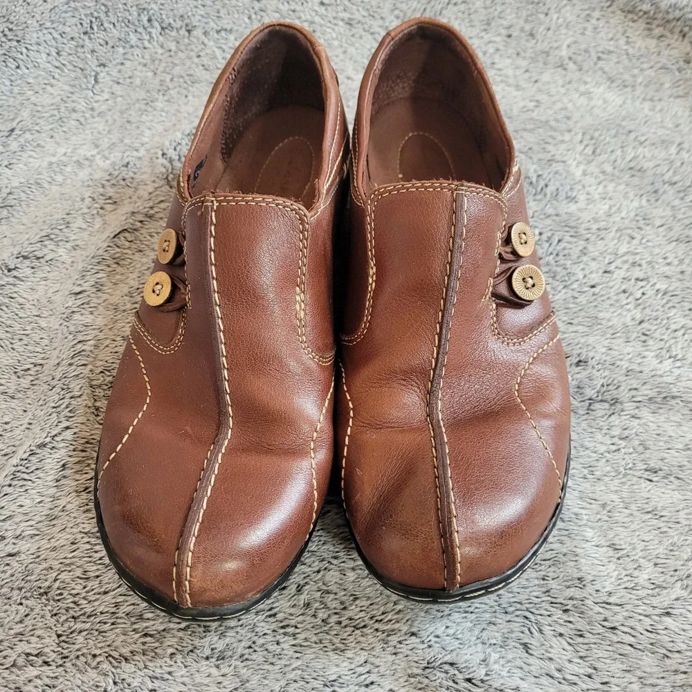 Clarks Womens Loafers 8W Brown Leather Button Accent Low Heel Granola Girl 21462